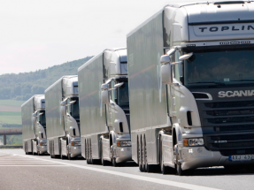 Los 28 acuerdan reducir las emisiones de CO2 de camiones en un 30% para 2030