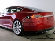 Los dueños de un coche eléctrico Tesla Model S, los más satisfechos