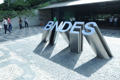 Histórico: El BNDES deja de financiar proyectos fósiles