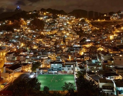 Una cancha de fútbol que genera energía con los jugadores