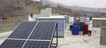 Diseñan un desalinizador de agua marina con energía fotovoltaica y termosolar