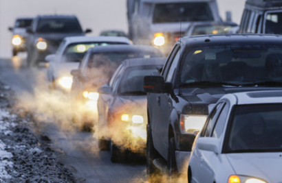 Los ecologistas exigen al sector del automóvil y del petróleo que no obstaculicen la transición energética