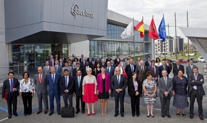 Embajadores de 37 países visitan Acciona en Navarra