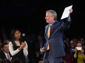 Nueva York: El alcalde Bill de Blasio anuncia el fin al uso de combustibles fósiles, incluido el gas natural, para 2040