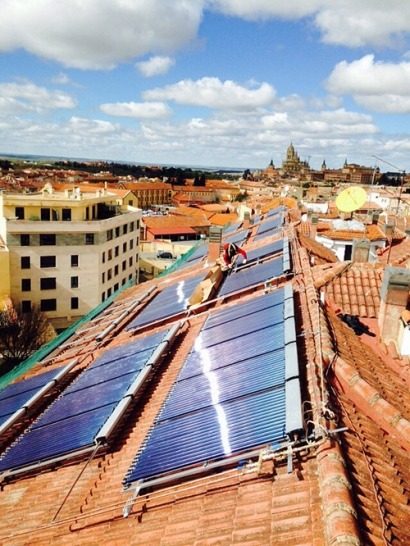 El sol de Segovia reduce la factura energética de 72 familias