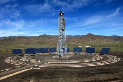 CTAER pone en marcha una instalación solar de ensayos de canal parabólico