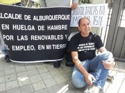 El alcalde de Alburquerque comienza la huelga de hambre frente a Industria